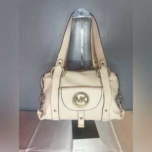 Authentic Michael Kors Purse!!! #0123. 12H 15L 8W